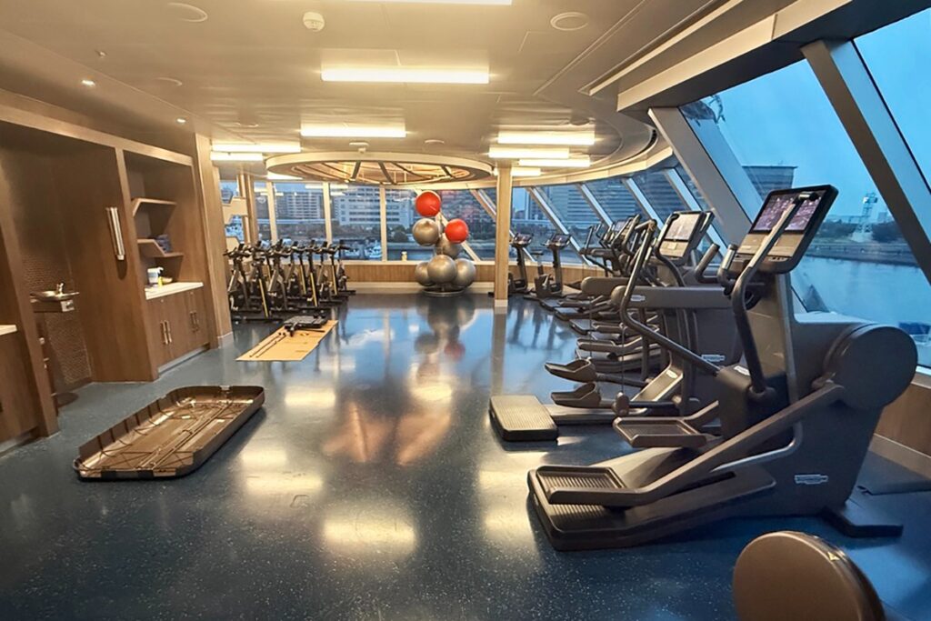 Fitness center equipped with panoramic windows