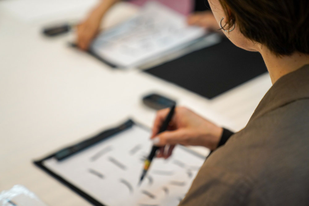 A private calligraphy session to conclude the experience